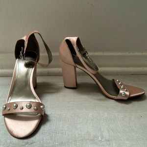 Chunky satin he’ll blush with pearls size 7 1/2